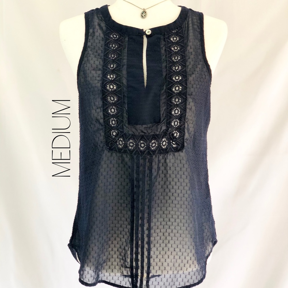 ♦️SOLD♦️Maurice’s sleeveless blouse